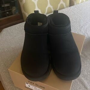 UGG ultra Mini size 9